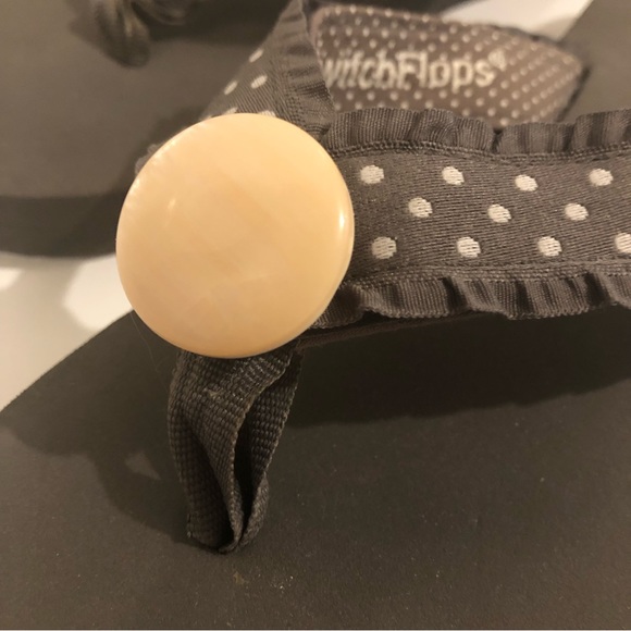 3/$20 Lindsay Phillips Flip Flops 🩴 - Picture 9 of 12